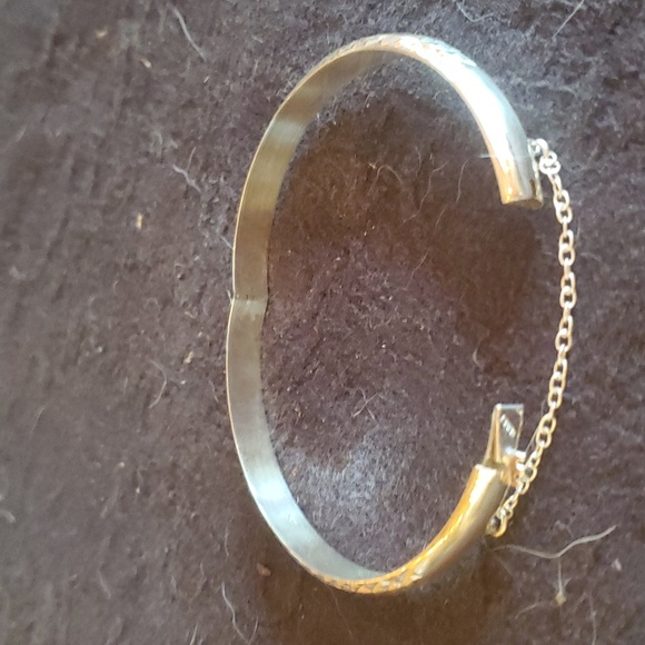 Sterling silver diamond cut hinged bangle bracelet.  Brand new. - Picture 2 of 4